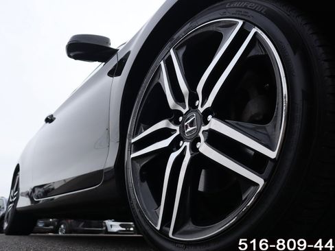 Used 2017 Honda Accord Touring image 10