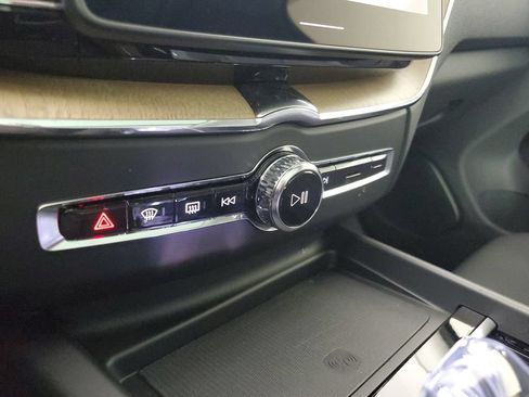Certified 2026 Volvo XC60 B5 Core AWD/4WD image 32