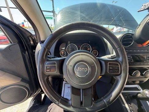 Used 2014 Jeep Compass Latitude FWD image 20