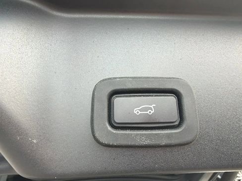 Used 2020 Land Rover Range Rover Evoque R-Dynamic S image 37