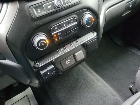 Used 2020 Chevrolet Silverado 1500 Custom w/ Custom Value Package image 21