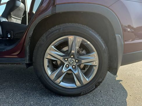 Certified 2019 Toyota Highlander Limited Platinum AWD/4WD image 38
