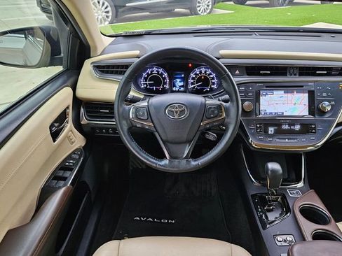 Used 2017 Toyota Avalon XLE image 13