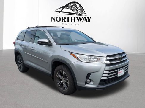 Used 2019 Toyota Highlander Plus w/ Protection Package #3 AWD/4WD image 1