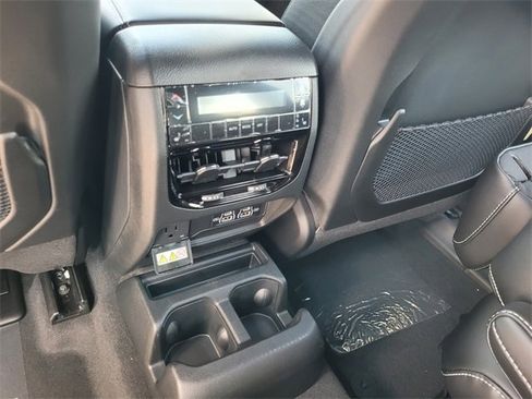 New 2025 Jeep Grand Cherokee L Limited image 7