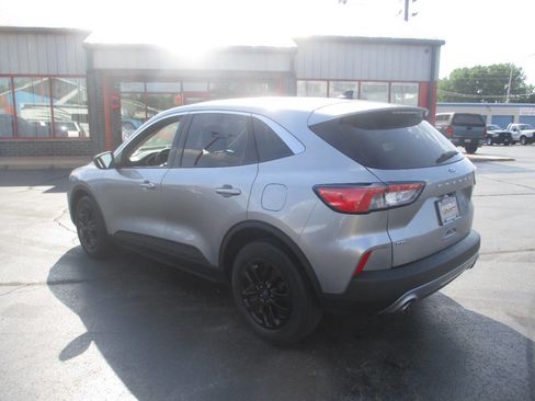 Used 2022 Ford Escape SE image 3