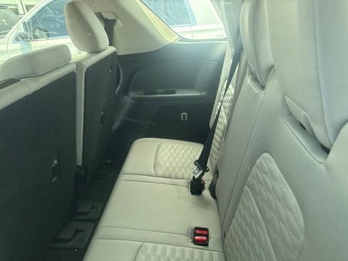 Used 2022 Nissan Pathfinder SV AWD/4WD image 12