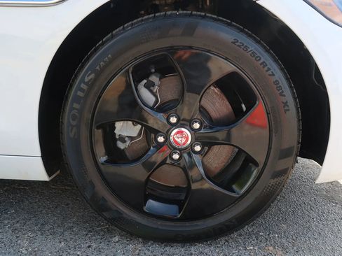 Used 2018 Jaguar XE image 54