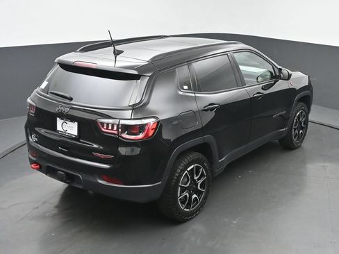 Used 2025 Jeep Compass Trailhawk w/ Sun & Sound Group AWD/4WD image 42