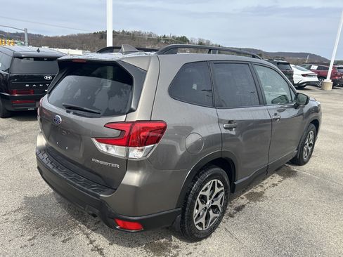 Used 2019 Subaru Forester Premium w/ All-Weather Package image 5