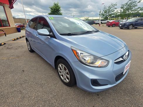 Used 2012 Hyundai Accent GS FWD image 3