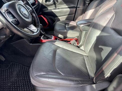 Used 2018 Jeep Renegade Trailhawk AWD/4WD image 10