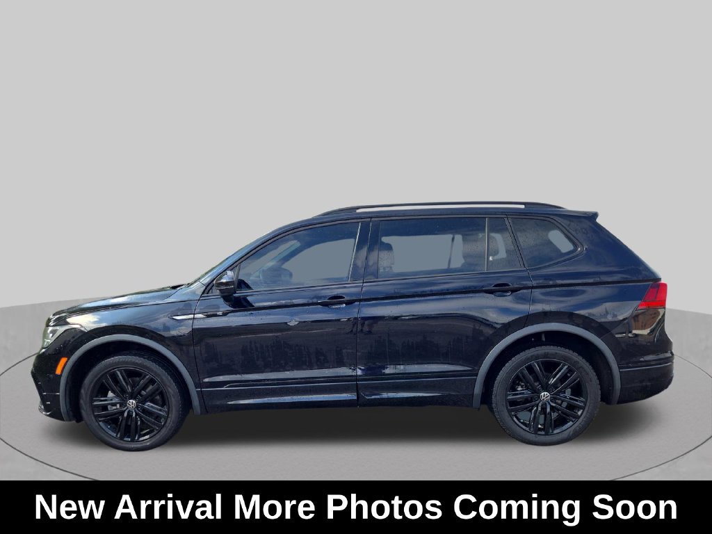 Used 2022 Volkswagen Tiguan SE R-Line FWD image 2