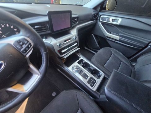 Used 2022 Ford Explorer XLT image 16
