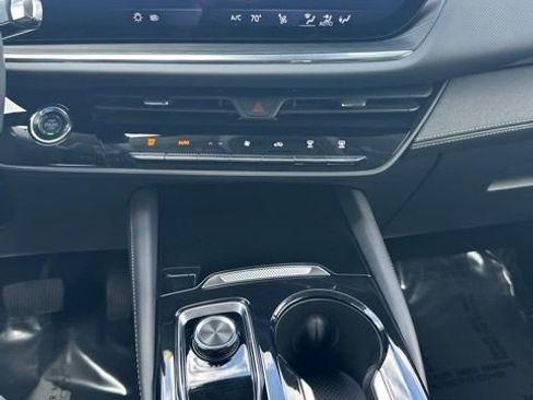 Used 2025 Buick Envision Preferred AWD/4WD image 23