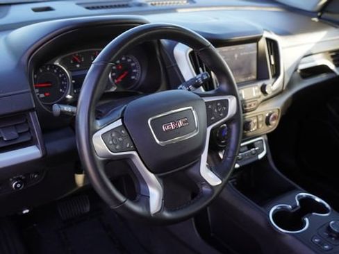 Used 2024 GMC Terrain SLT image 18
