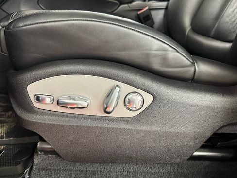 Used 2024 Porsche Macan Turbo image 14