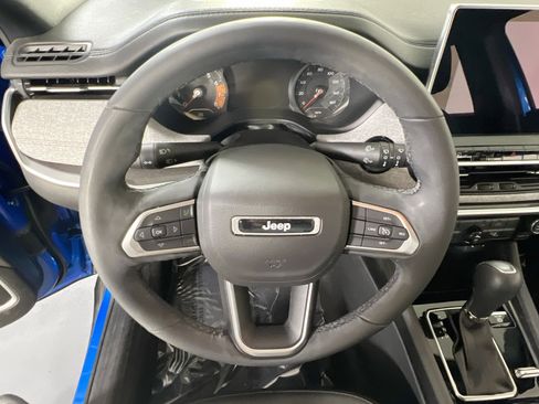 Used 2023 Jeep Compass Latitude AWD/4WD image 11
