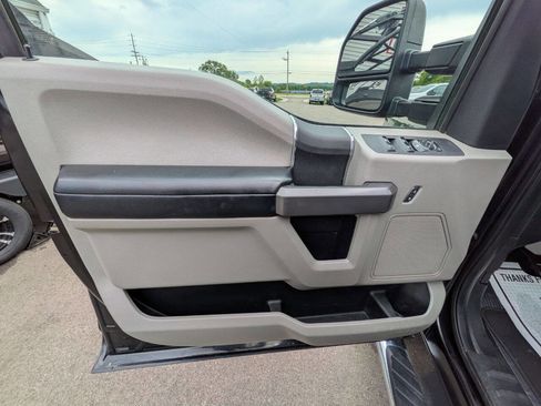 Used 2019 Ford F250 XLT w/ Snow Plow Prep Package AWD/4WD image 17