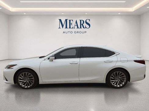 Used 2024 Lexus ES 300h Ultra Luxury w/ Accessory Package (Z2) FWD image 2