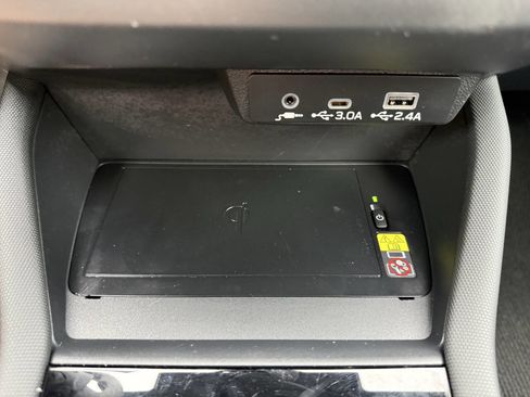 Used 2025 Subaru Forester Limited w/ Popular Package image 37