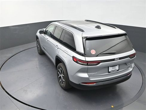 New 2025 Jeep Grand Cherokee Limited image 13