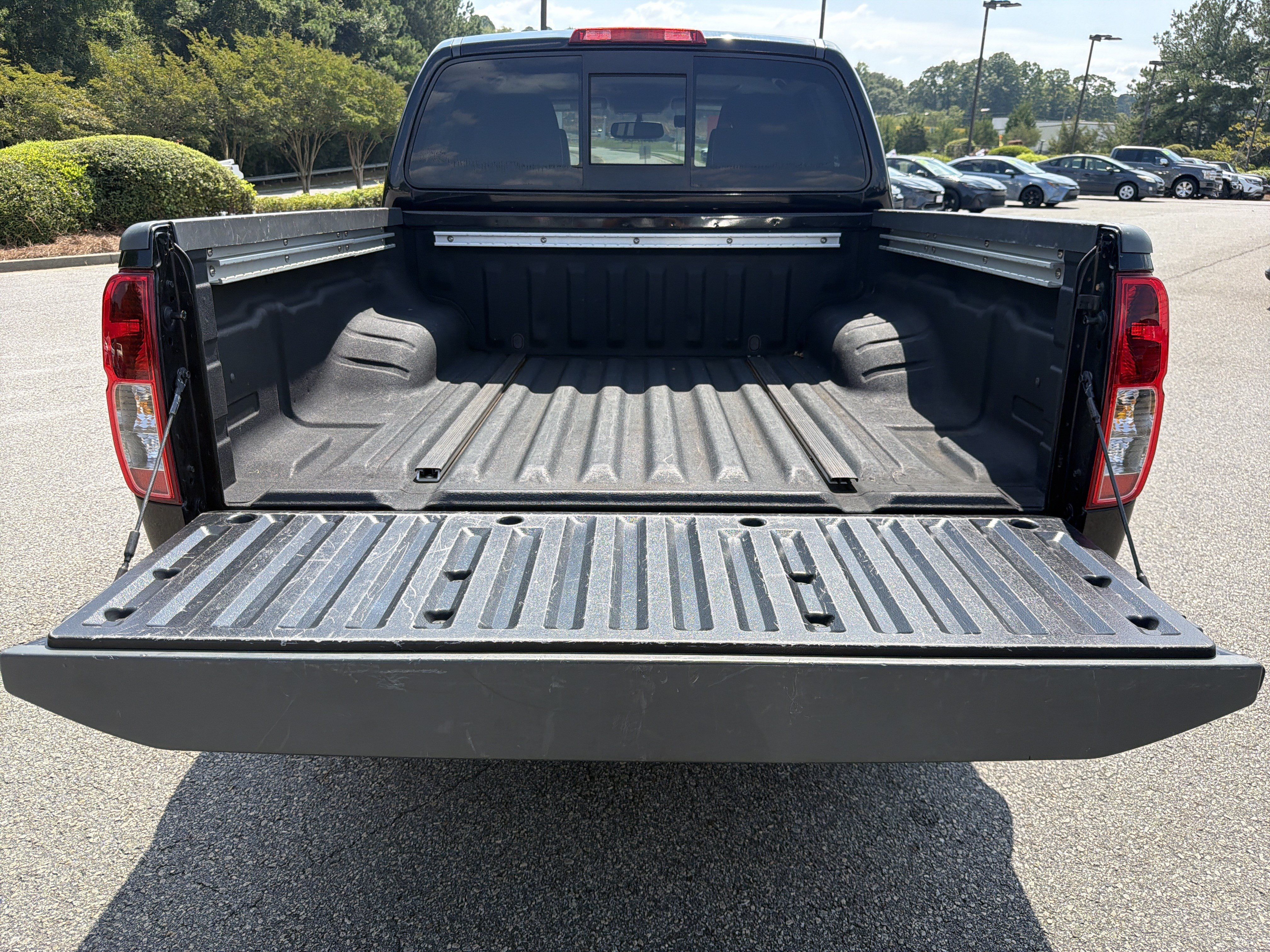 Used 2019 Nissan Frontier SL RWD image 27