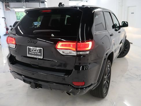Used 2017 Jeep Grand Cherokee Altitude AWD/4WD image 8
