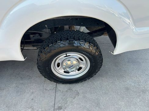 Used 2016 Ford F250 XL w/ Power Equipment Group AWD/4WD image 13