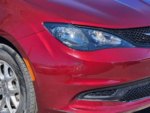 Used 2023 Chrysler Voyager LX image 27