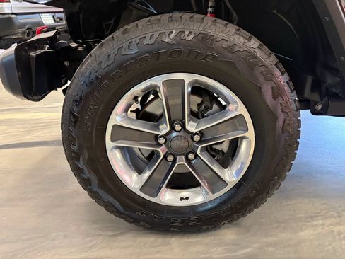 Used 2020 Jeep Gladiator Rubicon AWD/4WD image 24