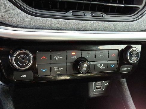 Certified 2022 Jeep Compass Latitude w/ Convenience Group image 16