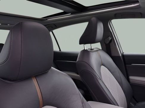 Used 2018 Toyota Camry XLE image 18