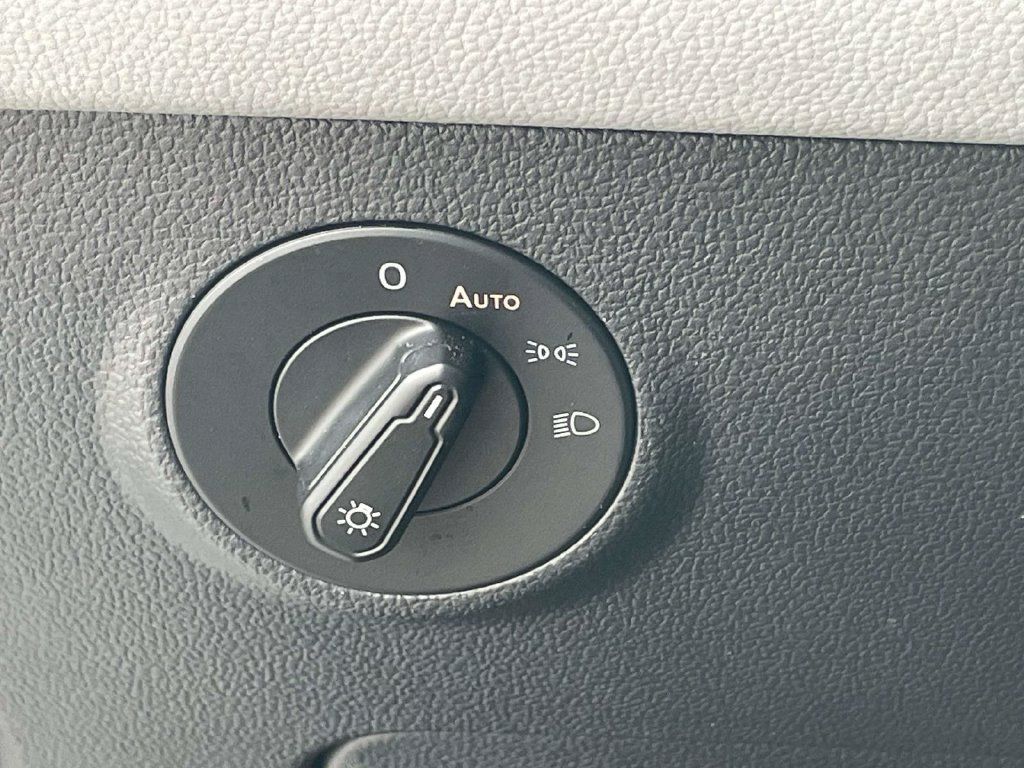 Certified 2023 Volkswagen Taos SE FWD image 22
