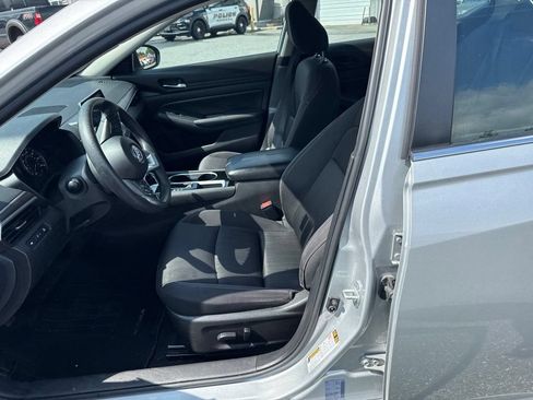 Used 2024 Nissan Altima 2.5 SV FWD image 11