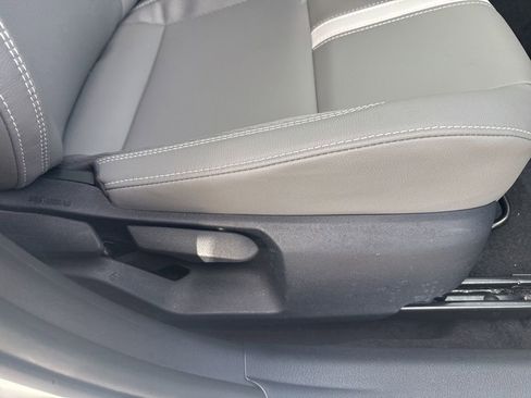 Used 2025 Toyota Camry SE image 33