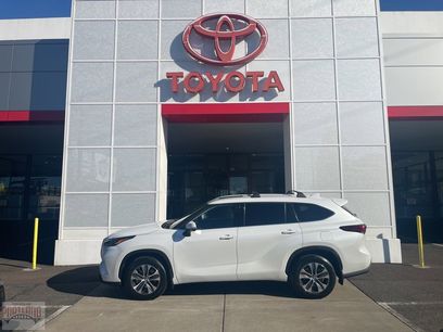 Used 2022 Toyota Highlander XLE