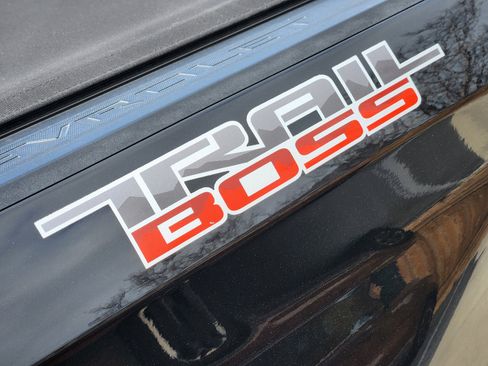 Used 2021 Chevrolet Silverado 1500 LT Trail Boss w/ Convenience Package II image 13