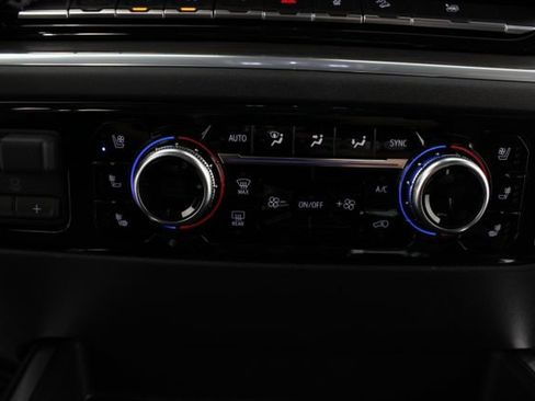 New 2026 GMC Sierra 1500 SLT w/ SLT Premium Plus Package AWD/4WD image 7