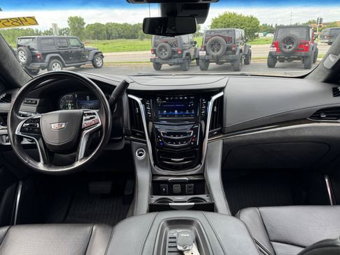 Used 2019 Cadillac Escalade Platinum w/ Escalade Sport Edition AWD/4WD image 27
