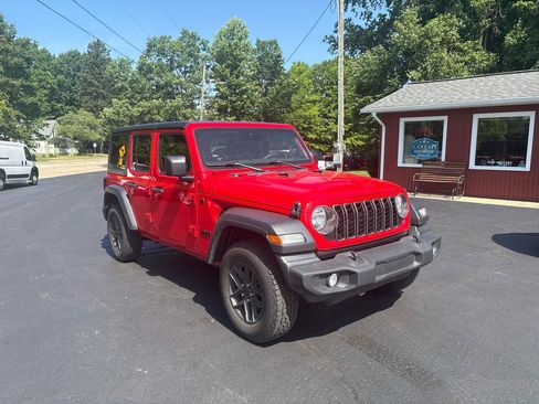 Used 2024 Jeep Wrangler Unlimited Sport AWD/4WD image 2