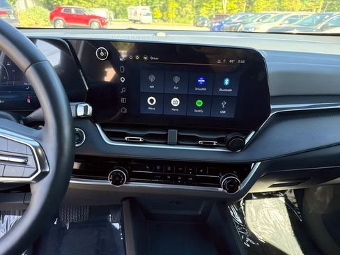 Used 2025 Chevrolet Equinox LT w/ Safety and Technology Package FWD image 21