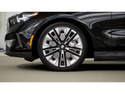 New 2026 BMW i5 eDrive40 w/ Convenience Package image 7