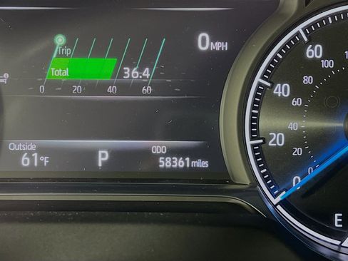 Used 2022 Toyota Venza XLE AWD/4WD image 13
