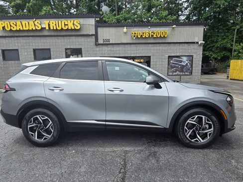Used 2023 Kia Sportage LX FWD image 3