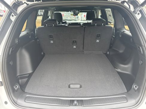 New 2026 Jeep Grand Cherokee Altitude image 18