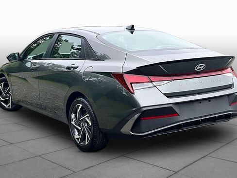 Used 2025 Hyundai Elantra Sport FWD image 11