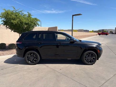 Used 2023 Jeep Grand Cherokee 30th Anniversary image 3