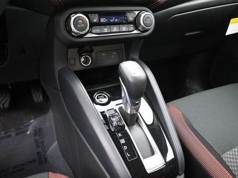 New 2025 Nissan Versa SR w/ Trunk Package FWD image 19