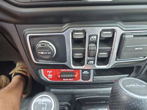 Used 2020 Jeep Gladiator Mojave image 13